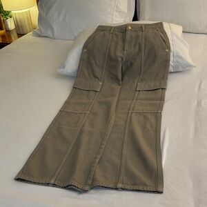 Perfect fall pants thin weight soft color supper comfy pants.